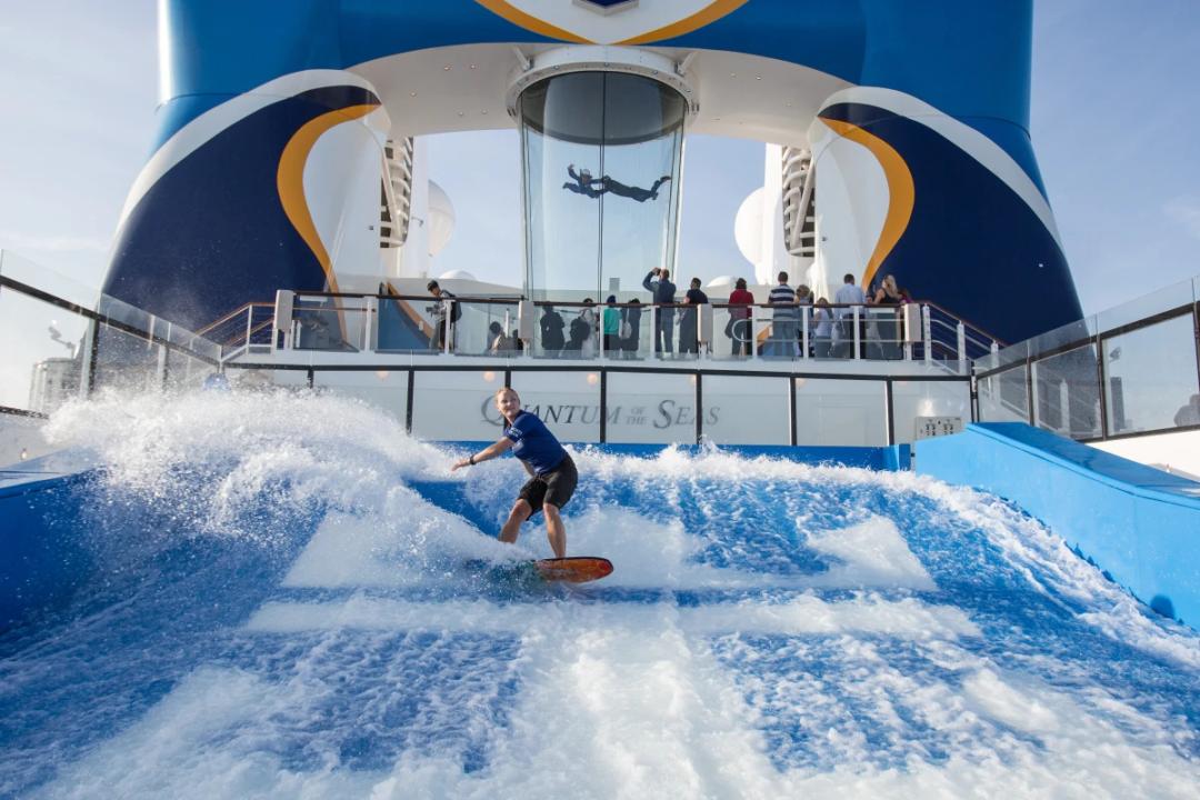 https://media.leisurecom.com/cruise/image-2025-12-04-18-26-09.webp