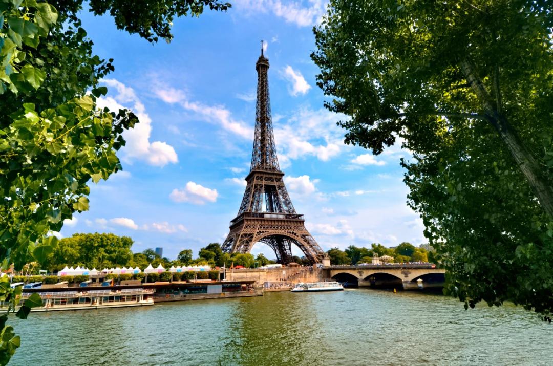 https://media.leisurecom.com/cruise/image-2025-12-08-15-17-35.webp